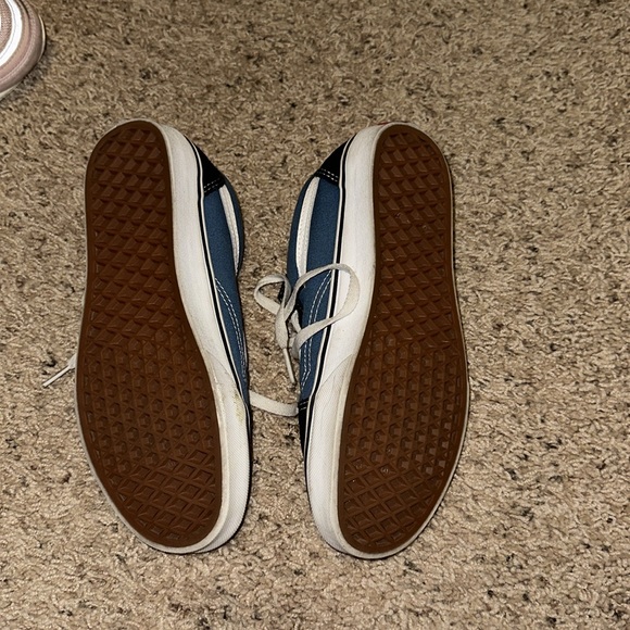 Vans women’s 7.5 shoe - Picture 2 of 3